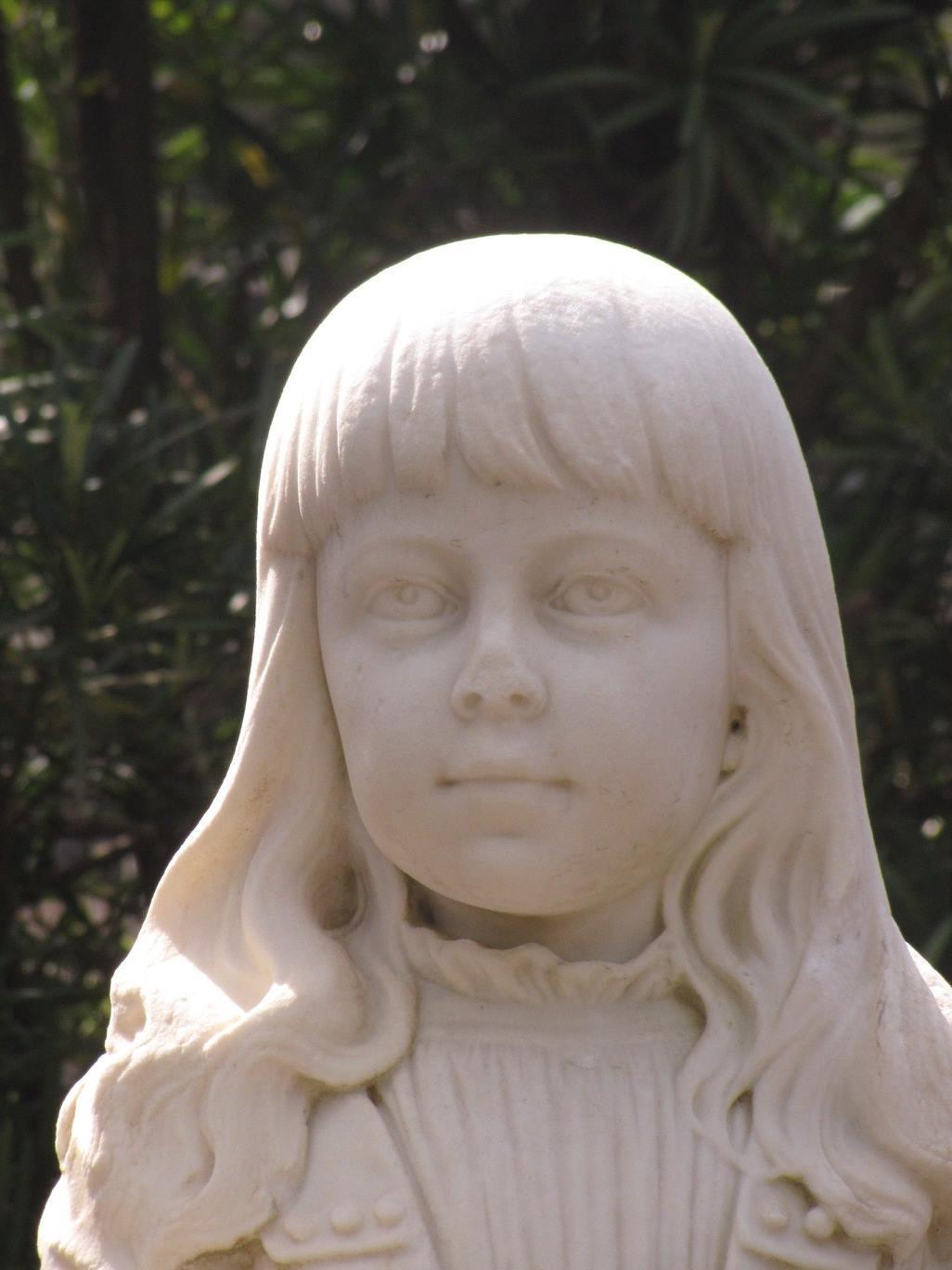 Bonaventure Cemetery Tours Little Gracie statue