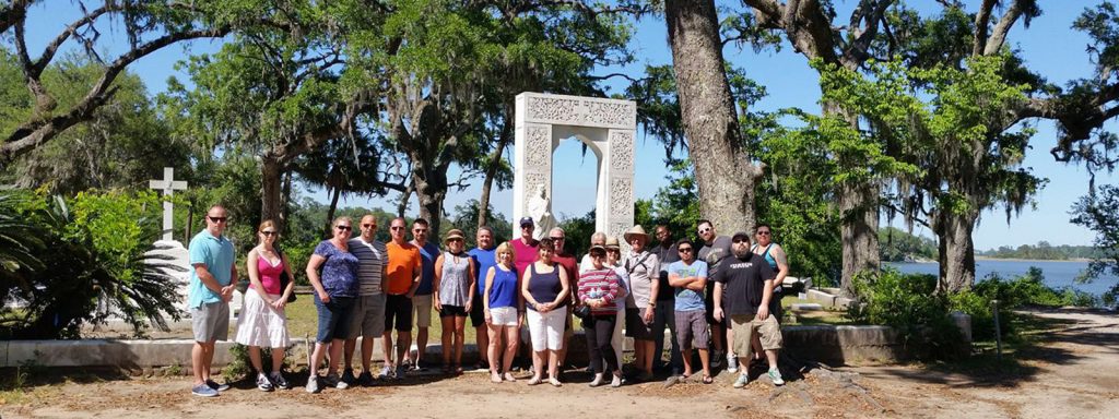 bonaventire-cemetery-tour-group-1024×384 Bonaventure Cemetery tour group